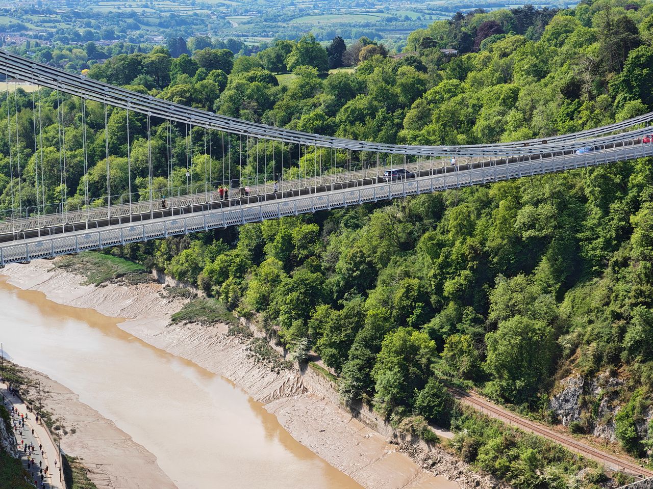 Further zoomed-in shot taken on the Honor 400 Pro showing a suspension bridge