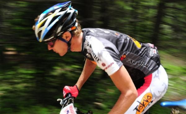 Peter Stetina (Tokyo Joe's) is riding in 2nd place with 1/2 lap to go.