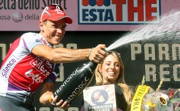 Stage winner Philippe Gilbert makes sure everyone nearby shares in the bubbly.