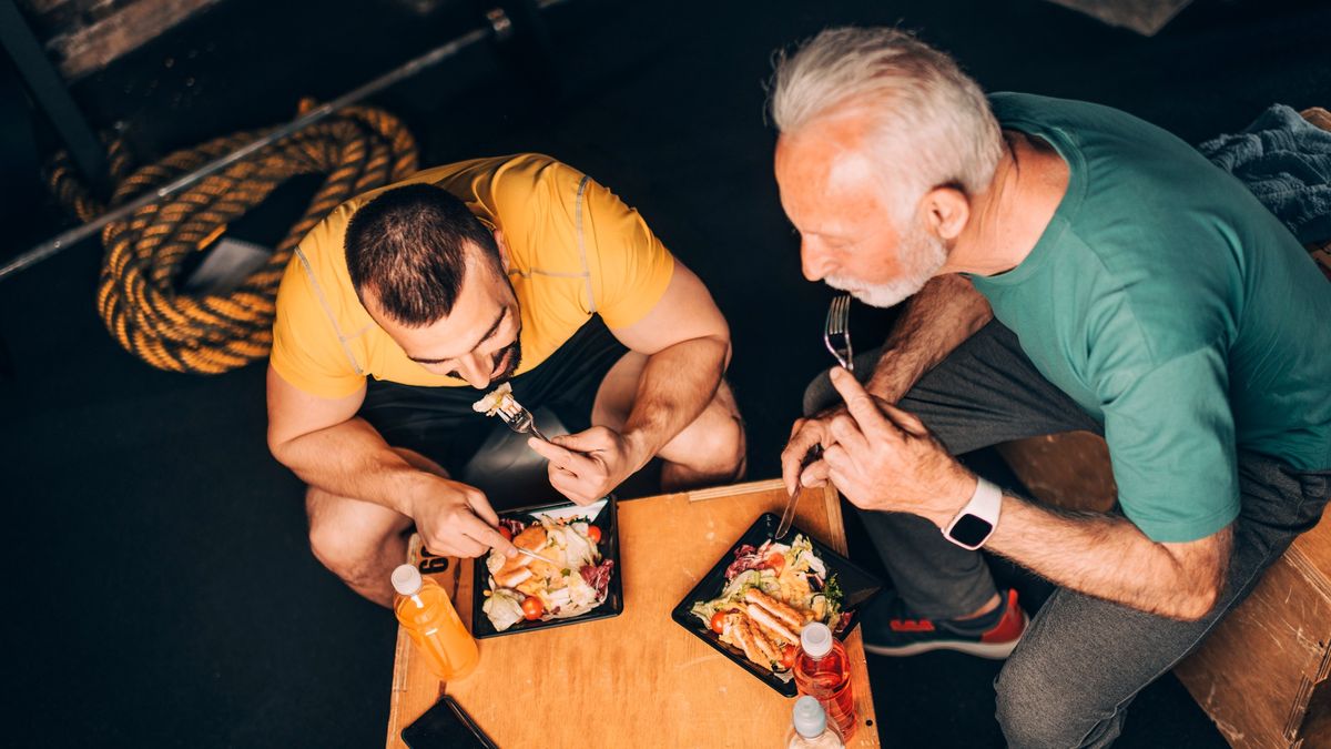 Eating before a workout at the gym