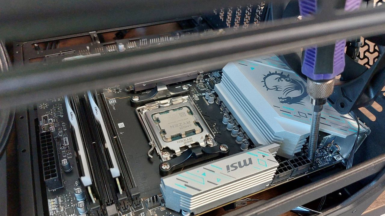 The Corsair Frame 4000X PC case seen at various stages of a PC build. This is a modular, mid-tower case with lots of options for customisation.
