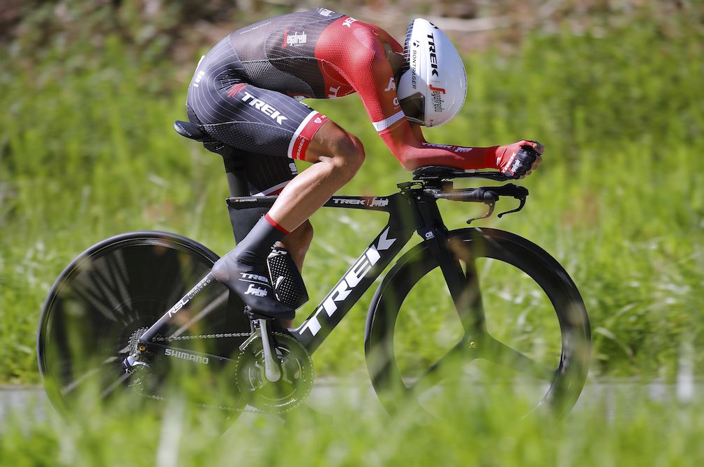 Alberto Contador riding the Vuelta al Pa&iacute;s Vasco's stage 6 time trial