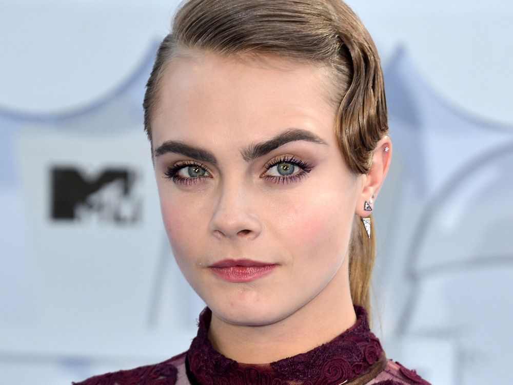 Cara Delevingne perfect eyebrows