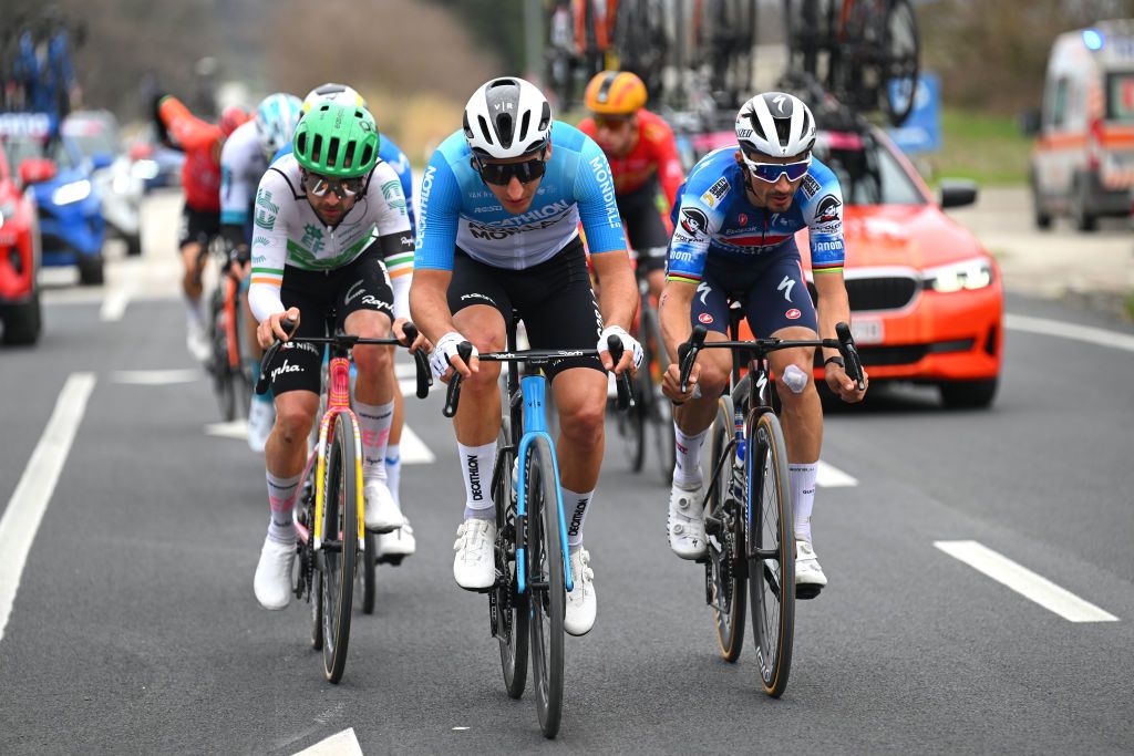The breakaway included Ben Healy (EF Education-Easypost) Nans Peters (Decathlon-Ag2R La Mondiale) and Julian Alaphilippe (Soudal-Quickstep)
