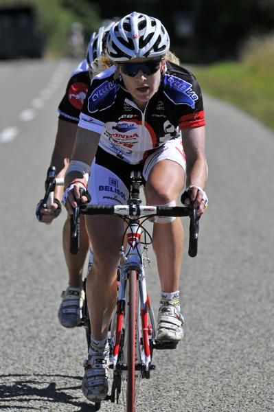 Two riders have broken clear, Vicki Whitelaw (Lotto Ladies team) and Serena Sheridan (Cyclosport Team).