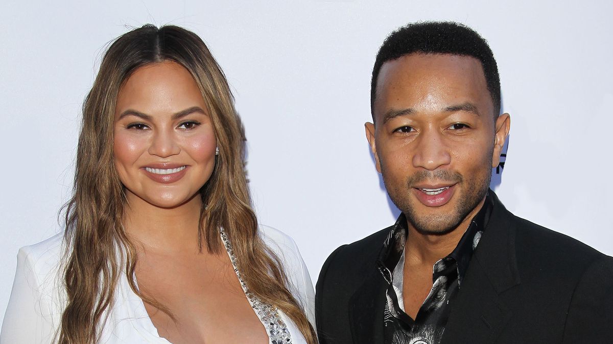 Chrissy Teigen Has An Important Message For Women About Pregnancy ...