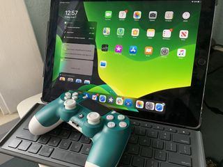 iPad Pro on iOS 13 wih green DualShock 4