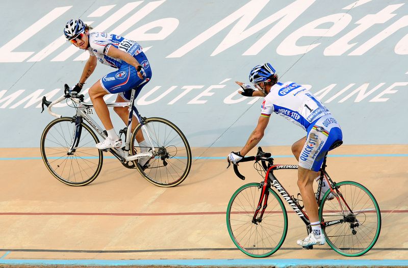 Runner-up and former teammate Pippo Pozzato congratulates Tom Boonen after his 2009 triumph