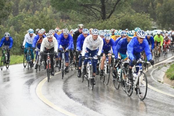 The peloton makes its way up the category three climb to Alferce, 110.4 kilometres in to the race.