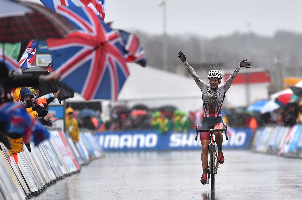 The first winner of the U23 worlds, Evie Richards (Great-Britain)