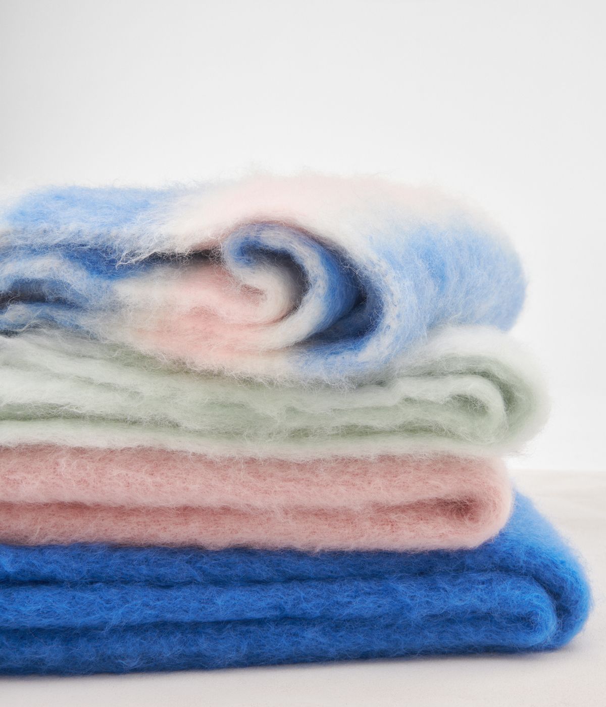 Tekla is inspired by Le Corbusier for new mohair blankets Wallpaper