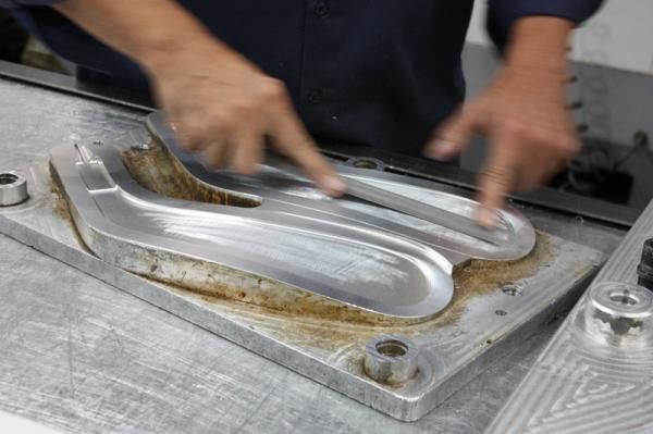 Easton's hockey stick molds, on the other hand, are machined with a conventional mill and require polishing and filing to remove the milling artifacts.
