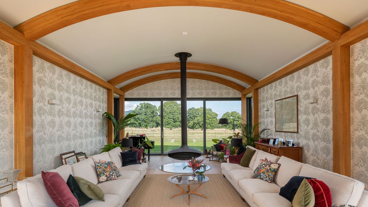 Dutch barn style self build