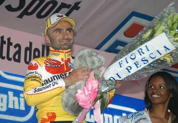 Leonardo Piepoli looks well chuffed on the podium after winning stage 13