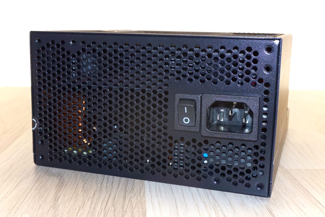 Lian Li EG1000 Platinum ATX 3.1 PSU