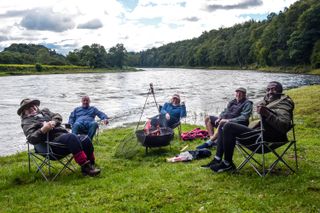 TV tonight The stars enjoy a meal on the banks of the River Tay.