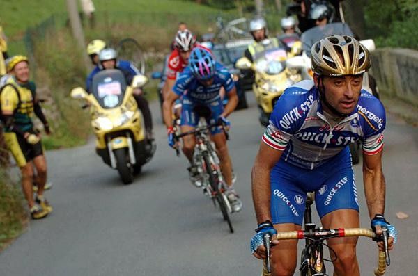 Paolo Bettini (Quickstep) puts in an attack