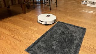 Xiaomi X20 Pro robot vacuum avoiding a rug on a wooden floor