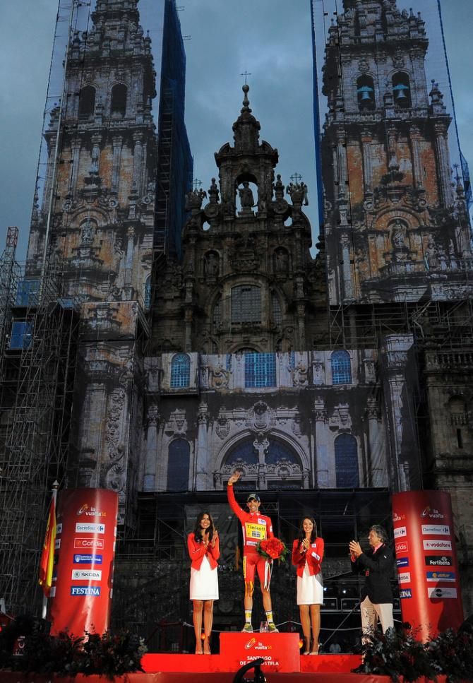 Alberto Contador (Tinkoff-Saxo) in front of the Santiago De Compostela church