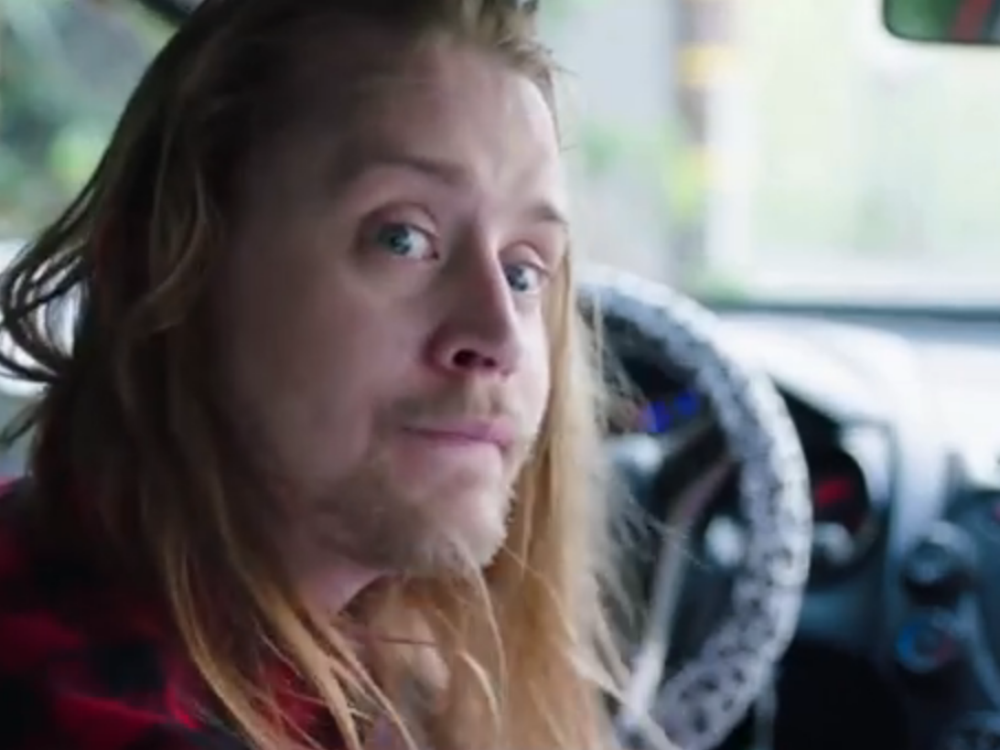 Macaulay Culkin in car - rex.png