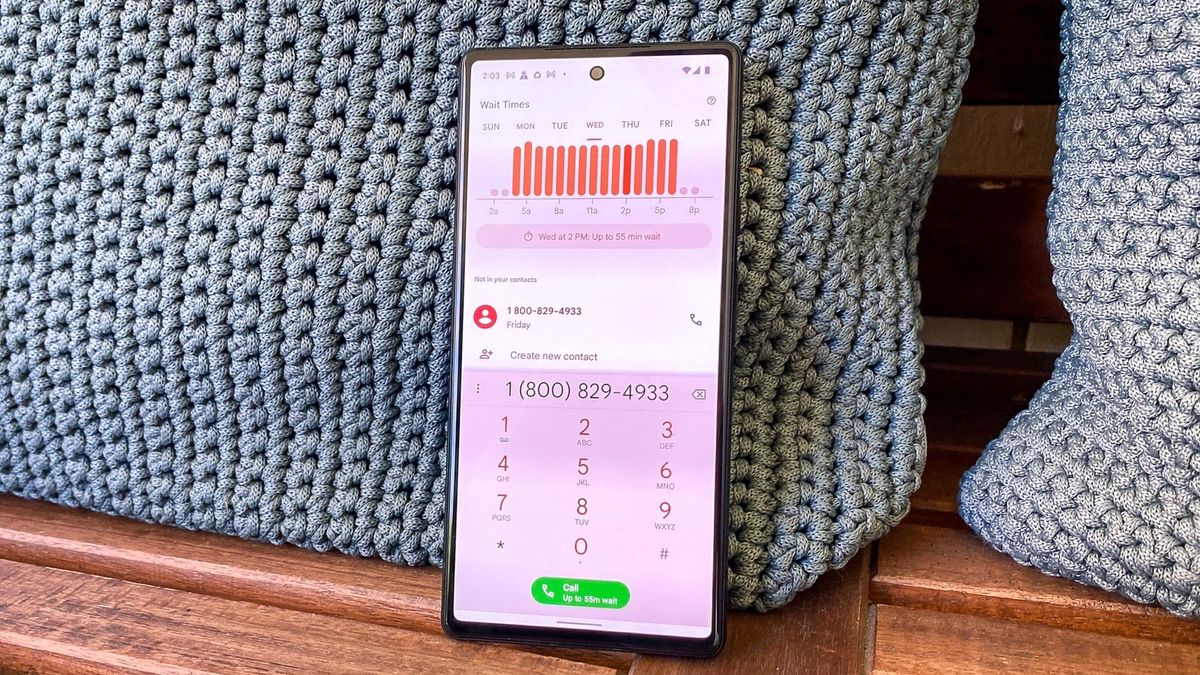 Google Pixel 6 displays wait times on customer service calls