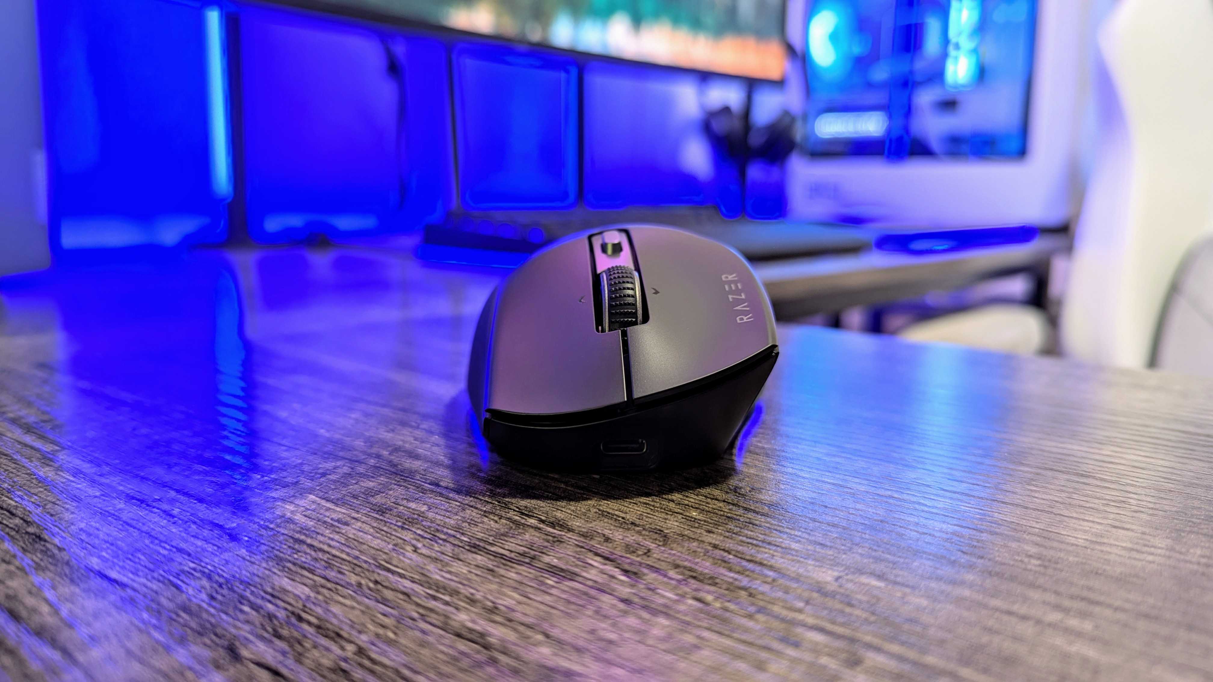 Image of the Razer Pro Click V2 wireless mouse.