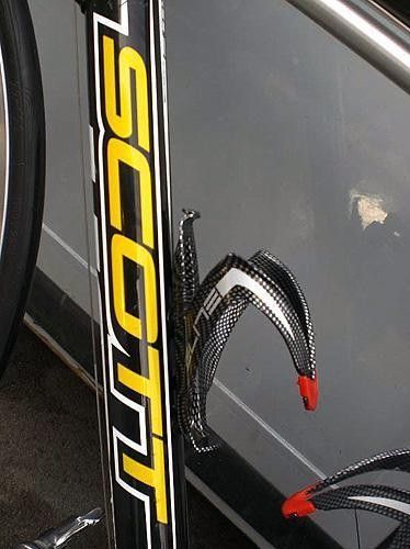 Elite handles the water carrying duties with its Custom Macia cages.