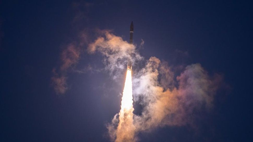 These Atlas V rocket Space Force launch photos and videos are simply ...