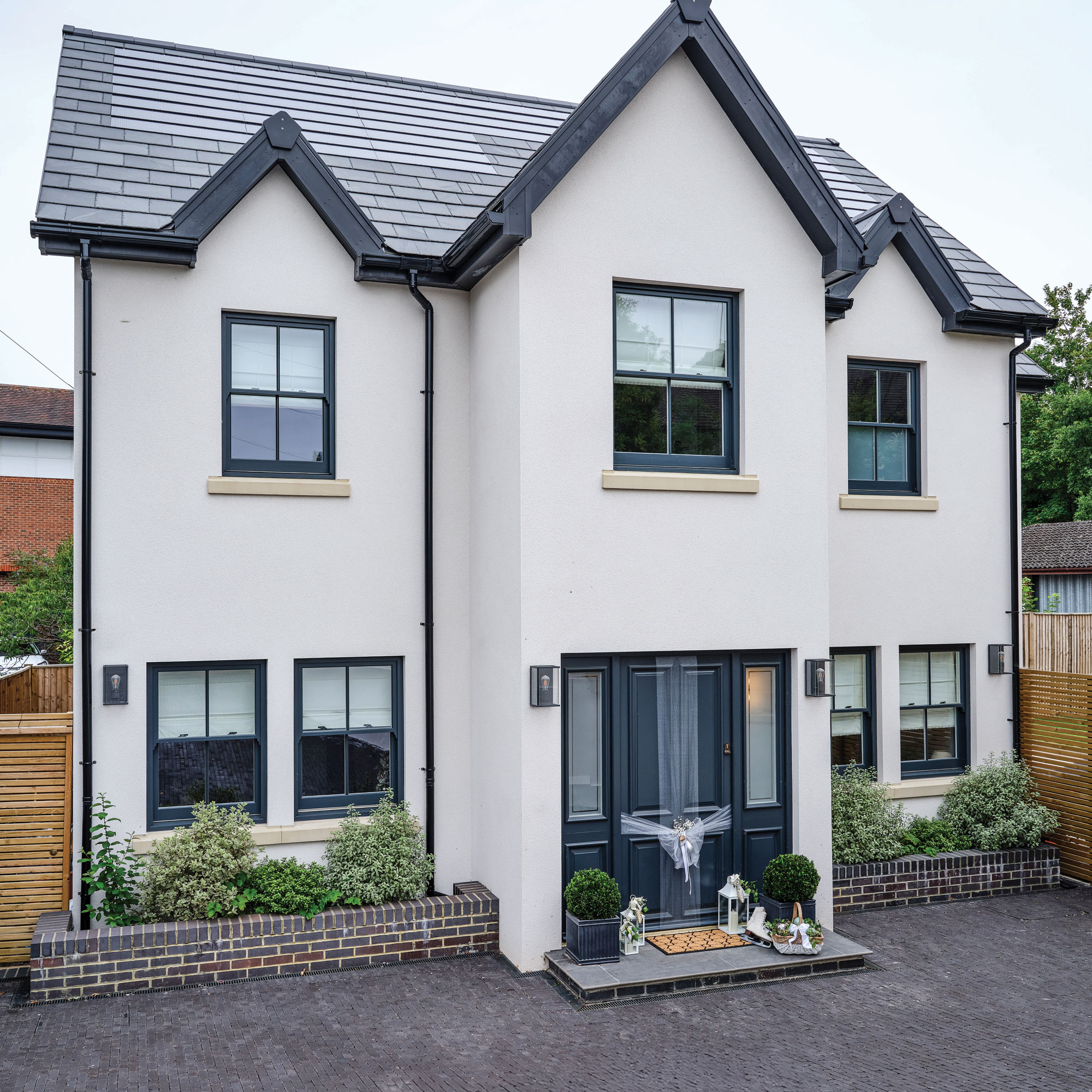 White house exterior with navy blue door wrapped in tulle bow