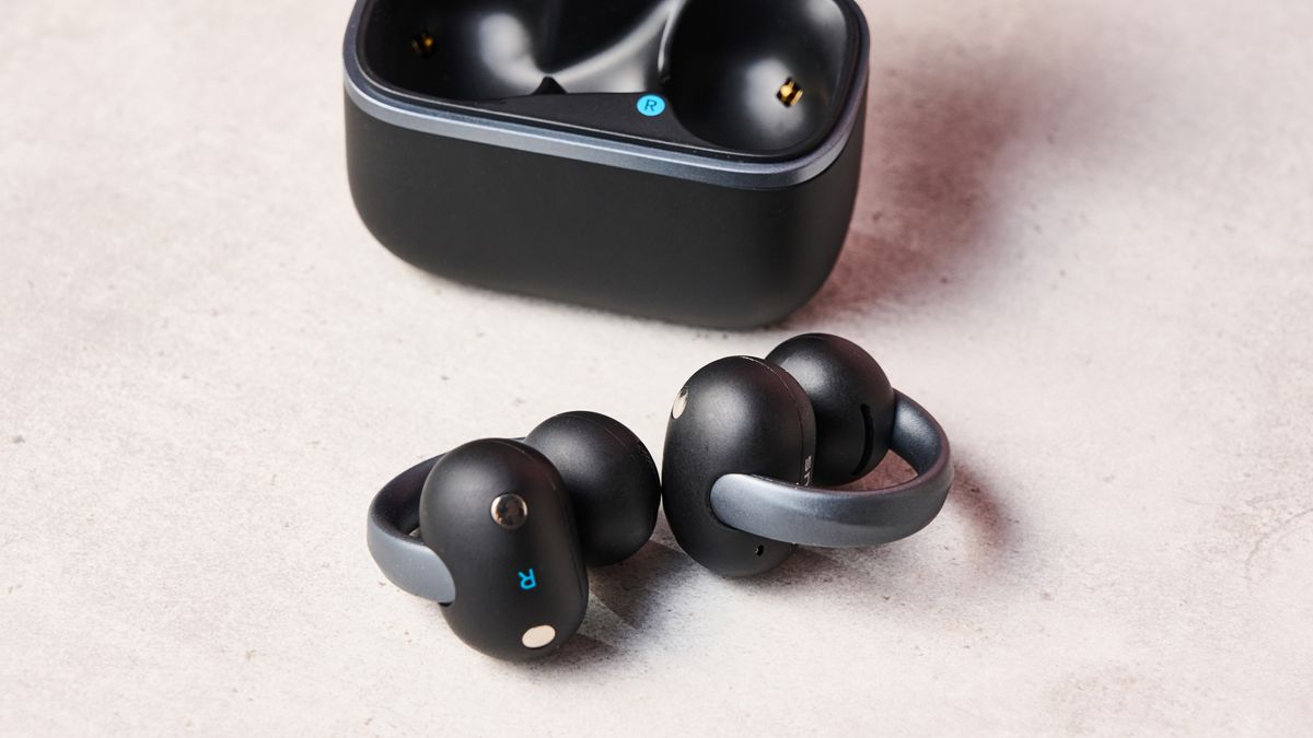 Anker Soundcore AeroClip 2 beside charging case