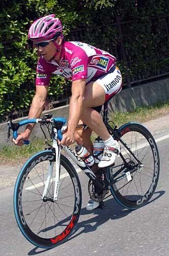 Robbie McEwen (Davitamon-Lotto) bides his time for the sprint finish in Forli'