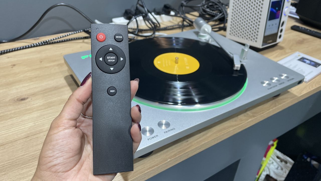 FiiO TT13 turntable on display