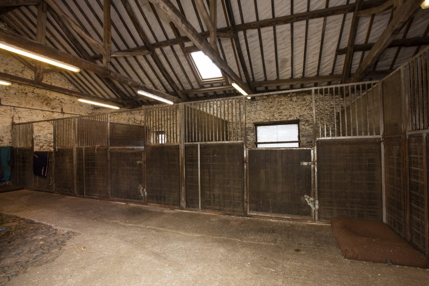 Higher-Northcott-Barn-ext-Jackson-Stops-4-scaled-e1589193087417.jpg