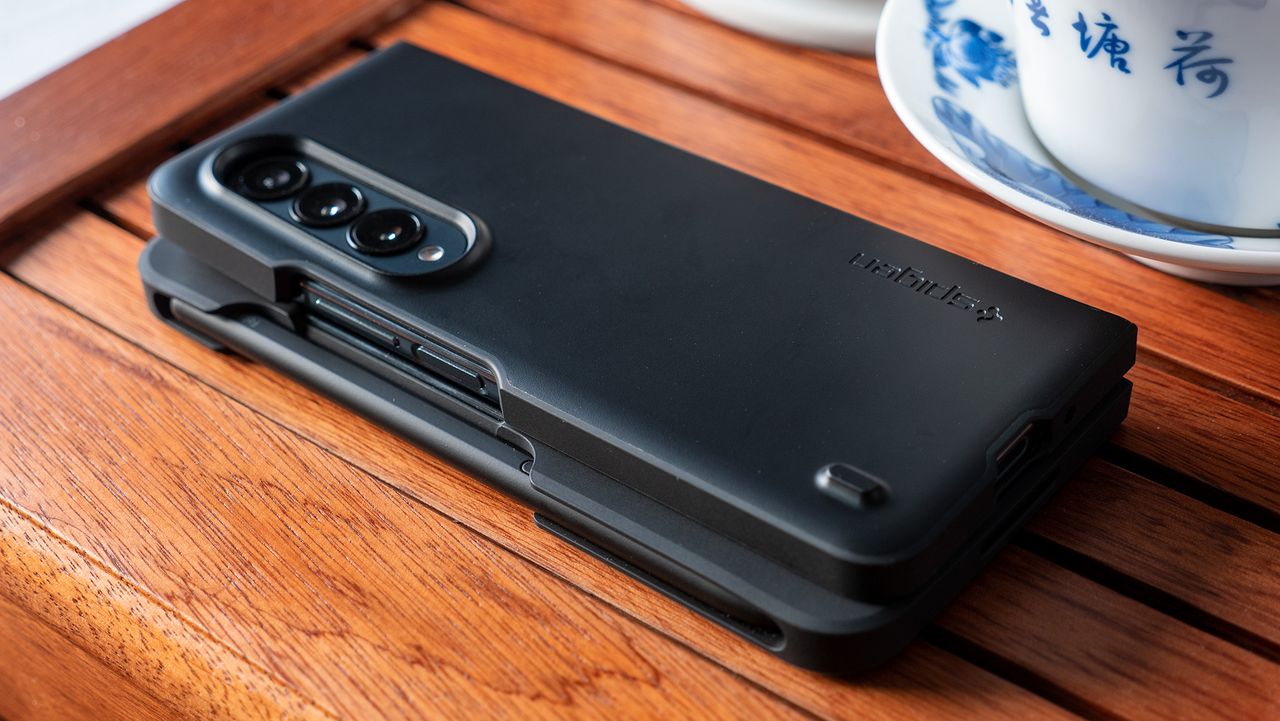 Spigen's Thin Fit P case on the Samsung Galaxy Fold 4 with the S Pen