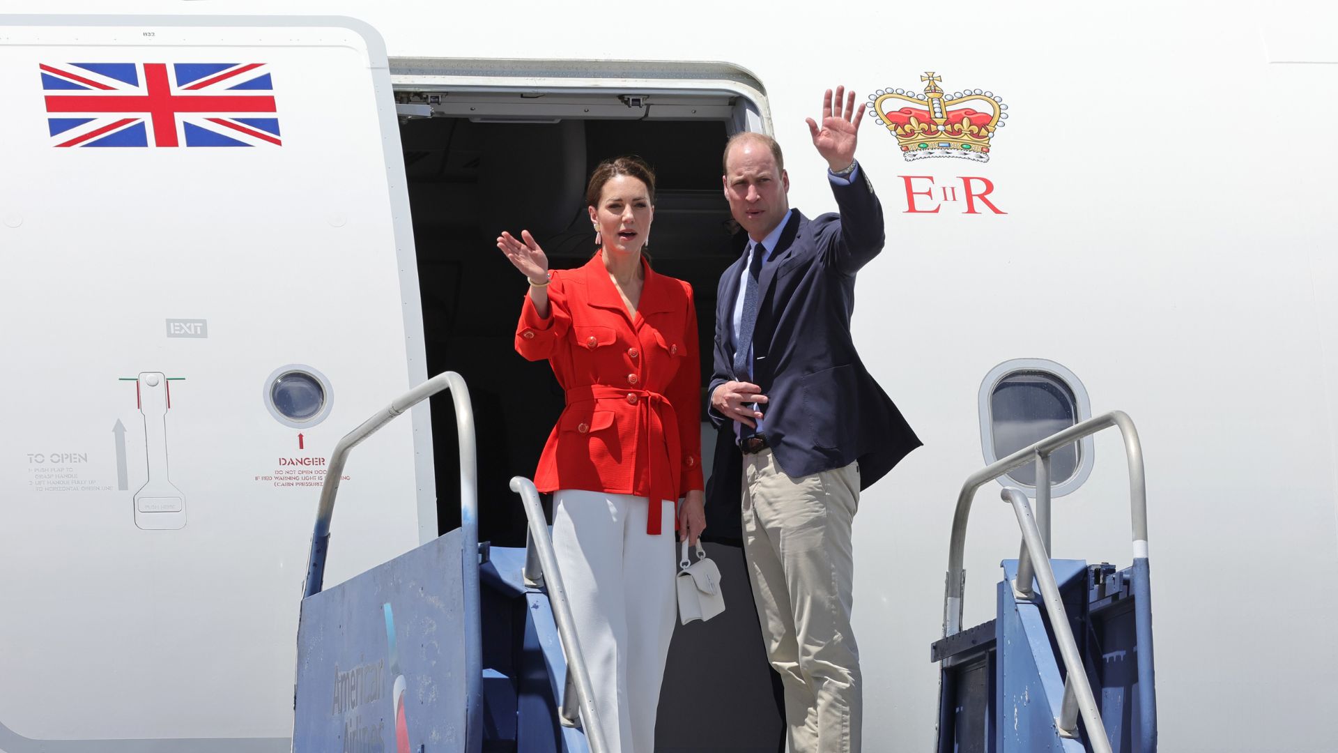 Kate Middleton and Prince William board a plane
