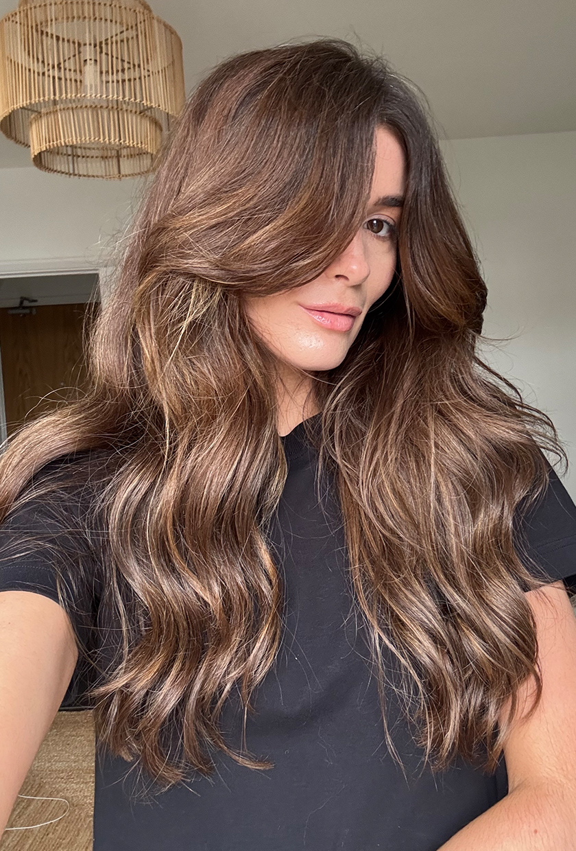 Beauty-Redakteurin Eleanor Vousden nach einer Balayage mit Raffia-Bronde
