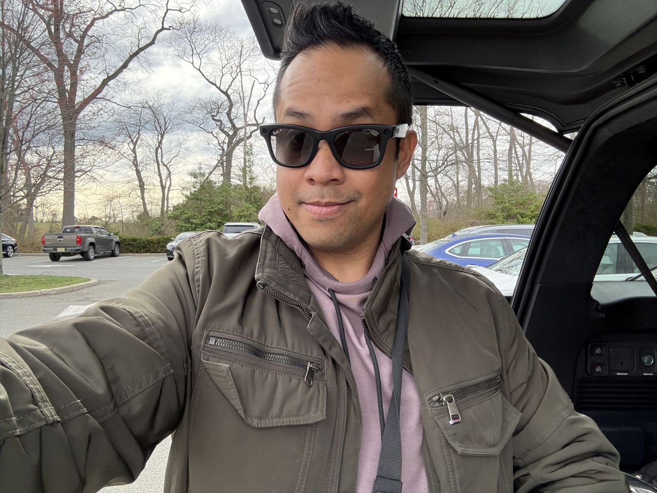 Apple iPhone 16e selfie sample.