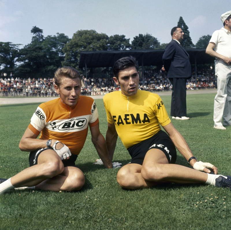 Jacques Anquetil and Eddy Merckx pose for a photo in 1970