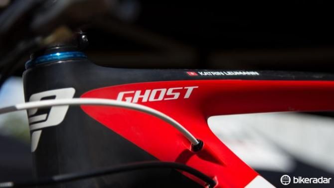 With so many amazing riders coming from Switzerland, Katrin Leumann must feel very proud wearing the national champ livery