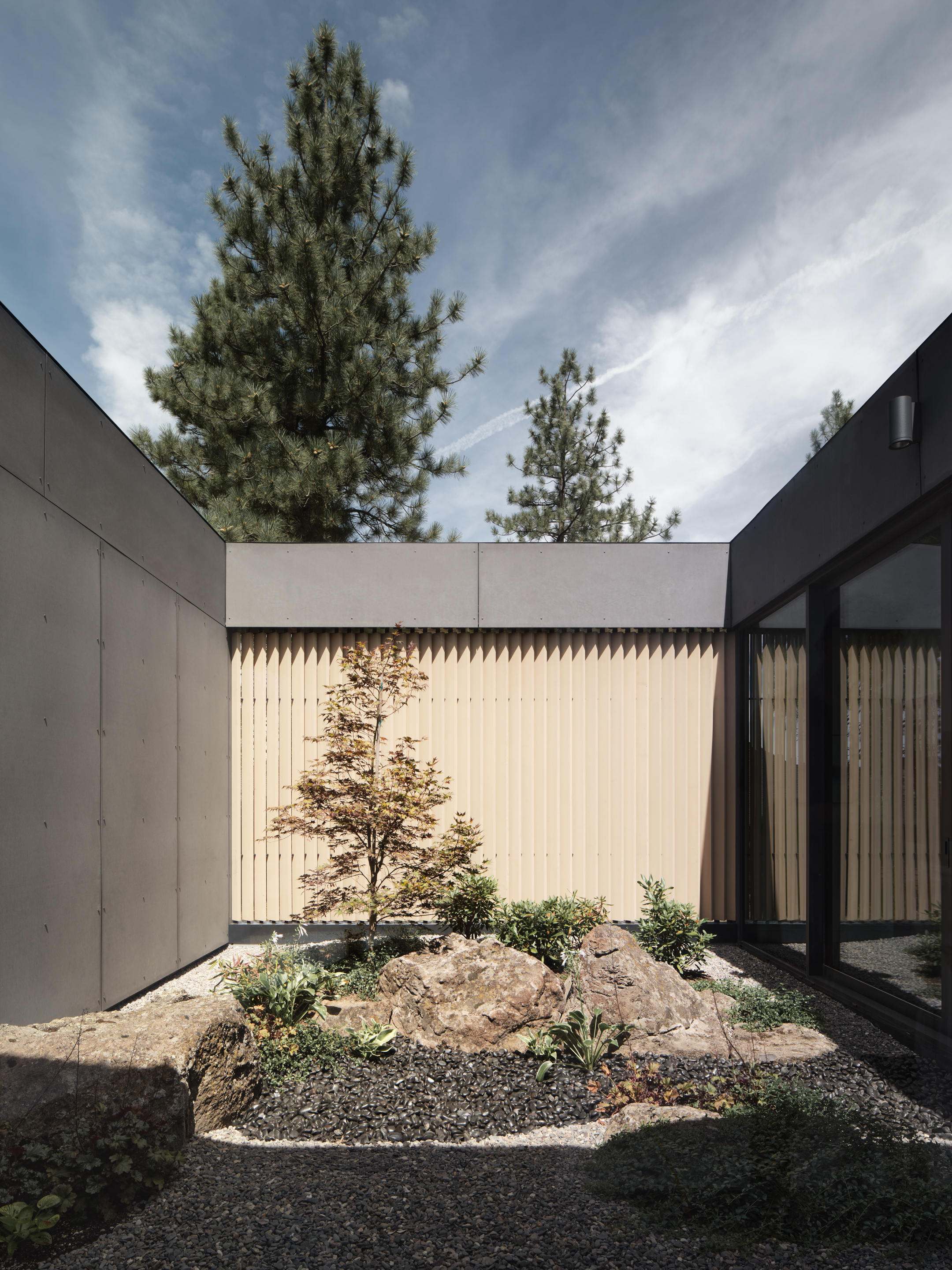 Image of an Oregon house, the Bend Hideaway, a linear modern home among trees and open to nature