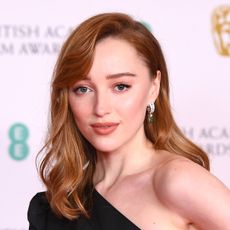 phoebe dynevor red hair 