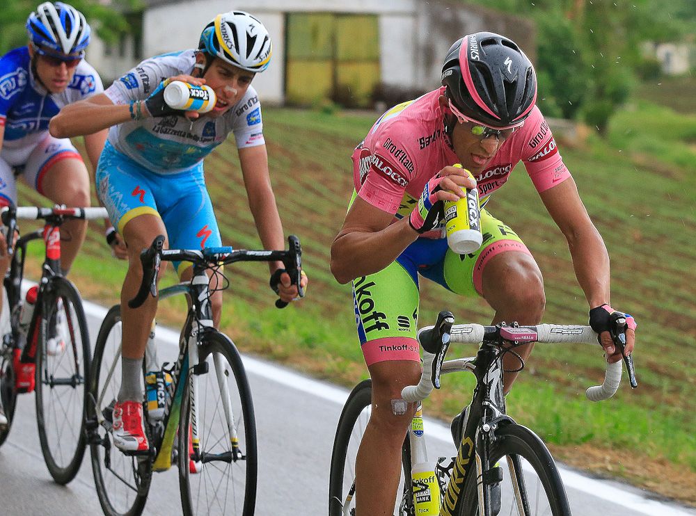 Contador and Aru take a drink.
