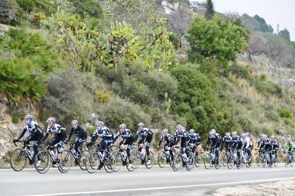 Dan Martin(sixth wheel) met up with his teammates for the first time since last year
