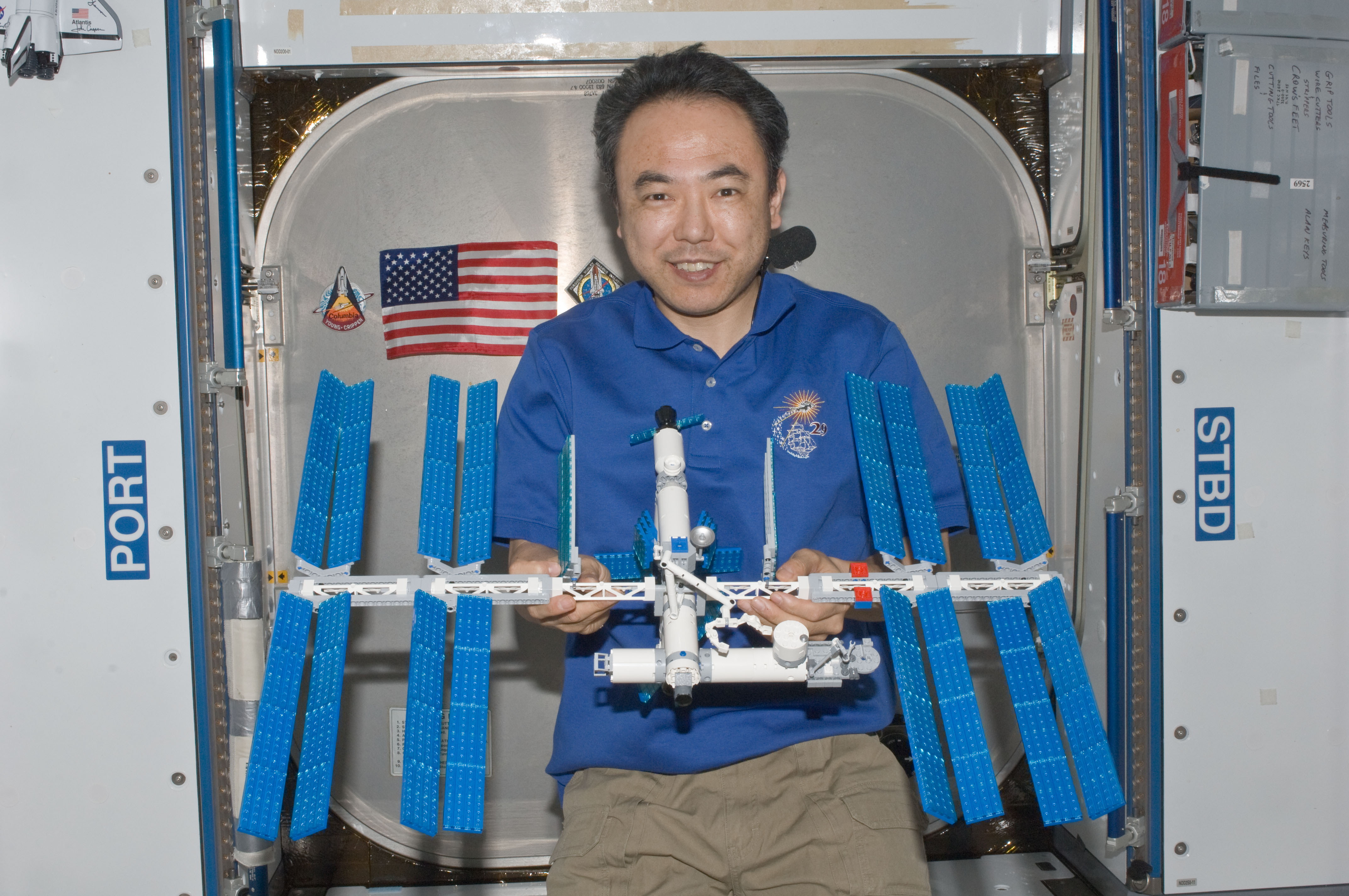 kode Fremskreden Ewell Astronaut Builds LEGO Space Station Inside Real-Life Space Station | Space