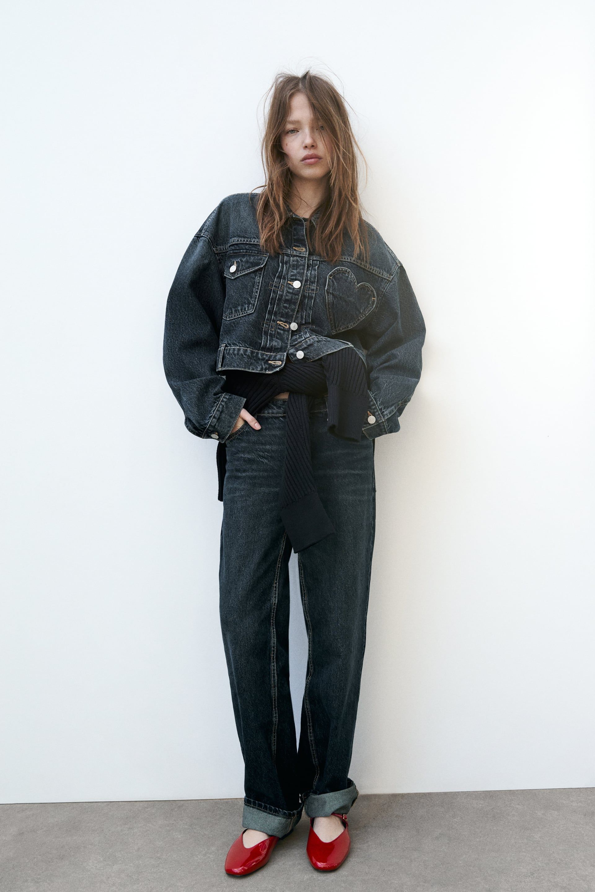 The Red Flat Shoe Trend Will Elevate Your Spring Jeans Outfits The Red Flat Shoe Trend Will Elevate Your Spring Jeans Outfits