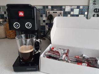 ILLY - Red Iperespresso Y3.3 Capsule Coffee Machine illy Coffee machines  Products