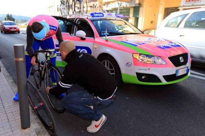 Alessandro Petacchi needs a new front wheel