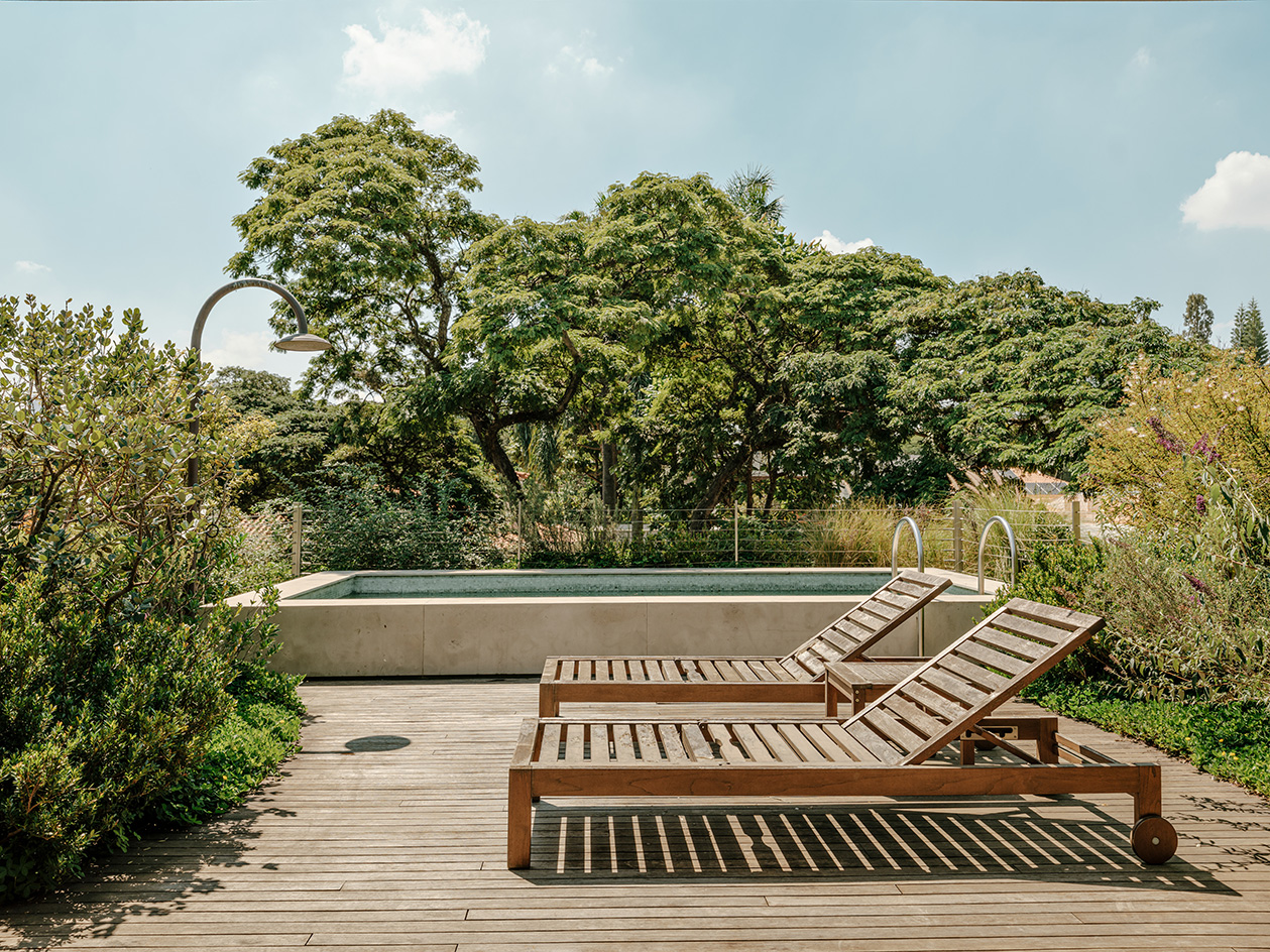 111 House _ Rodrigo Oliveira _ Isay Weinfeld, a brazilian house engulfed in greenery on all levels, nature takes over