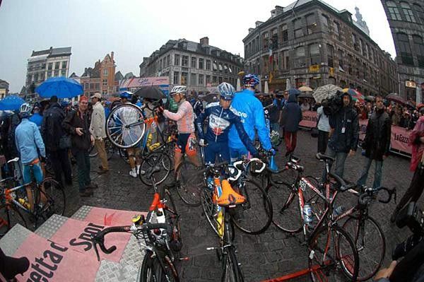 The sign on in Mons was wet