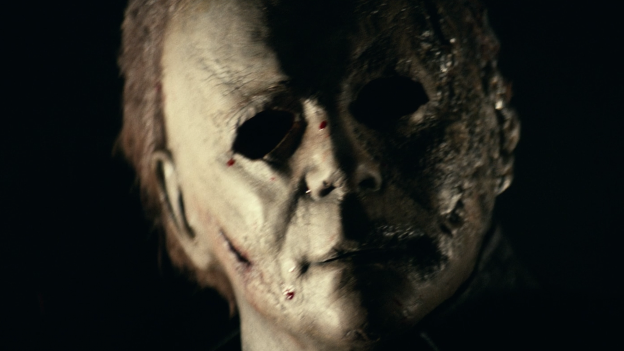 Michael Myers mask at the end of Halloween Kills